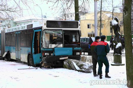 В отношении водителя выехавшего на тротуар автобуса возбуждено уголовное дело