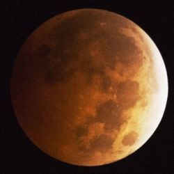 ``Кровавая луна`` 4 апреля будет видна около 5 минут