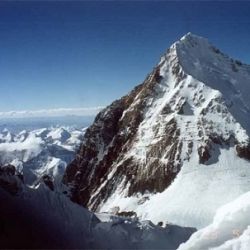 Власти Непала обязали альпинистов уносить с собой «отходы жизнедеятельности»