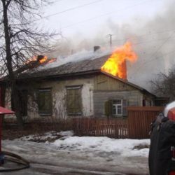 Случайный прохожий вытащил гомельчанина из горящего дома