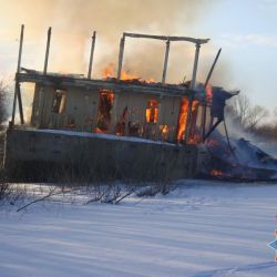 В Гомеле на реке случился пожар