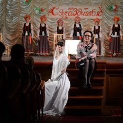 ``Бабы Шанель`` блистали на сцене областного драмтеатра