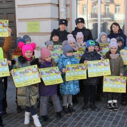 Сотрудники ГАИ провели акцию в честь Дня влюбленных