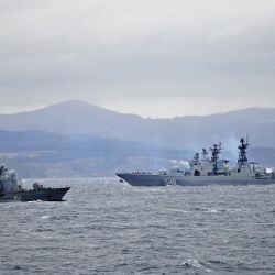Российские и японские военные спасли корабль от «пиратов»