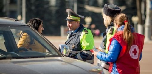 РЕБРО В СЕРДЦЕ, ОСКОЛОК В ЛАДОНИ И ТЕАТРАЛЬНАЯ КРОВЬ: Как на центральной площади гомельчане спасали пострадавших