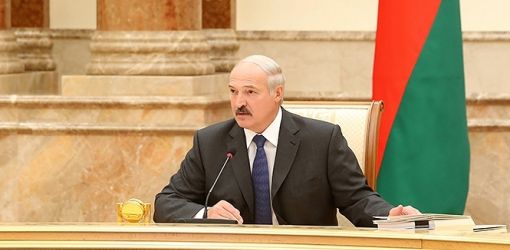 Александр Лукашенко поручил в течение 10 дней урегулировать ситуацию с поставками белорусской продукции в Россию