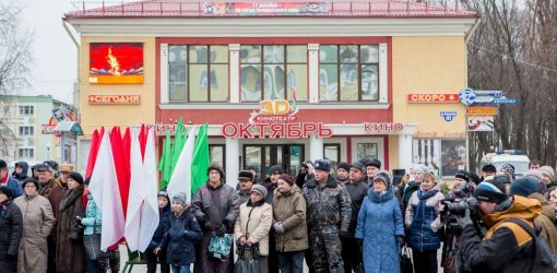 В городе праздник: бюст на новом месте, плюс три полосы движения