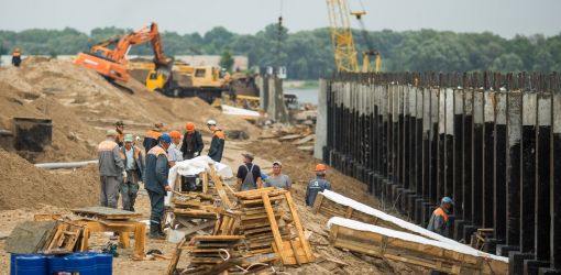 Полкилометра за два месяца: Как в дождь и жару прирастает набережная