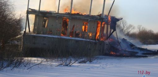 В Гомеле на реке случился пожар