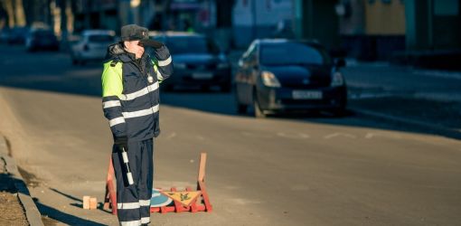 ГАИ начинает ``слежку`` за водителями, не уступающими дорогу пешеходам