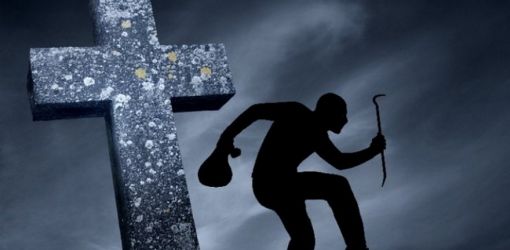 НАРУШИТЕЛИ ВЕЧНОГО СНА: Неизвестные разбивали надмогильные таблички на Белицком кладбище 